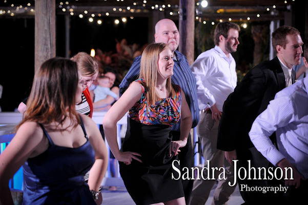Best Lakeside wedding at Paradise Cove in Orlando, Florida - Wedding photographer - Sandra Johnson (SJFoto.com)